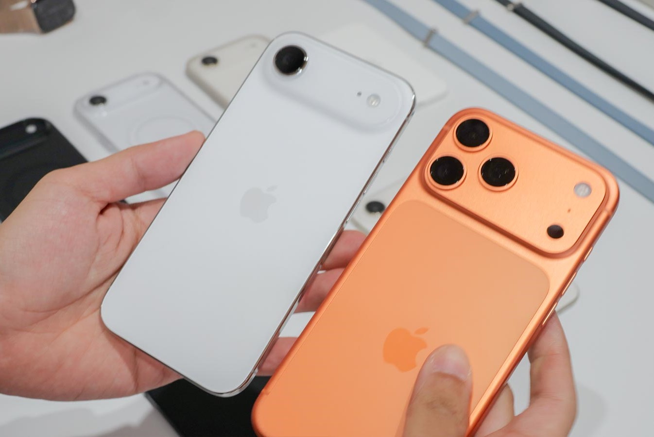 Apple tăng giá iPad, MacBook: Nhà bán lẻ nói gì về khả năng iPhone tăng theo? - Ảnh 1