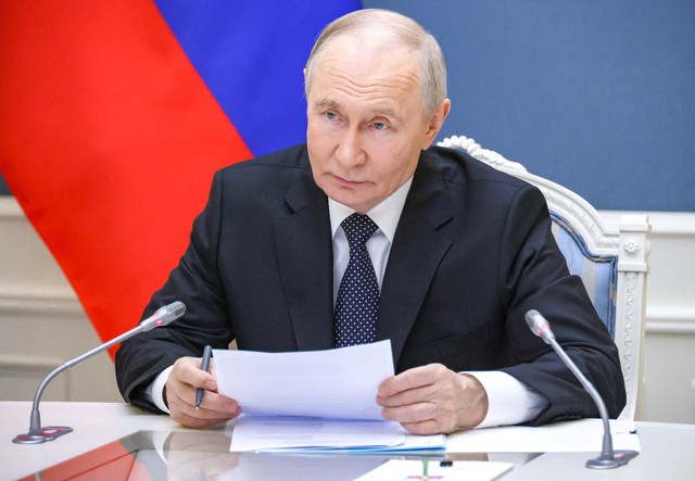 Ông Putin vừa họp và ra tuyên bố, lửa đã bao trùm Kiev: Hàng trăm tên lửa nhắm mục tiêu đặc biệt, truy lùng Magyar - Ảnh 3