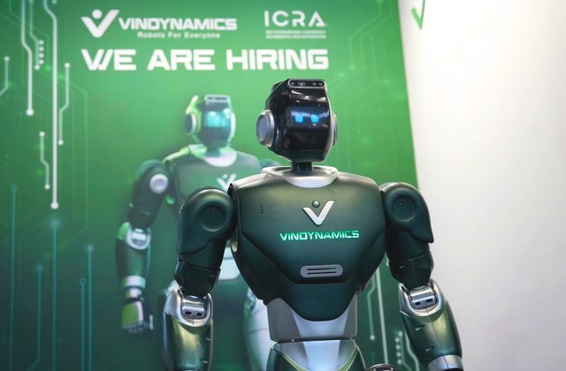 Robot hình người của Vingroup lần đầu ra mắt thế giới: Có thể làm hướng dẫn viên, hỗ trợ an ninh và việc nhà - Ảnh 1