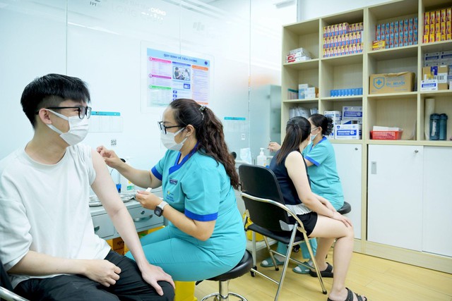 Bé gái 12 tuổi ở 4 vùng khó khăn sắp được tiêm vắc xin HPV miễn phí - Ảnh 1
