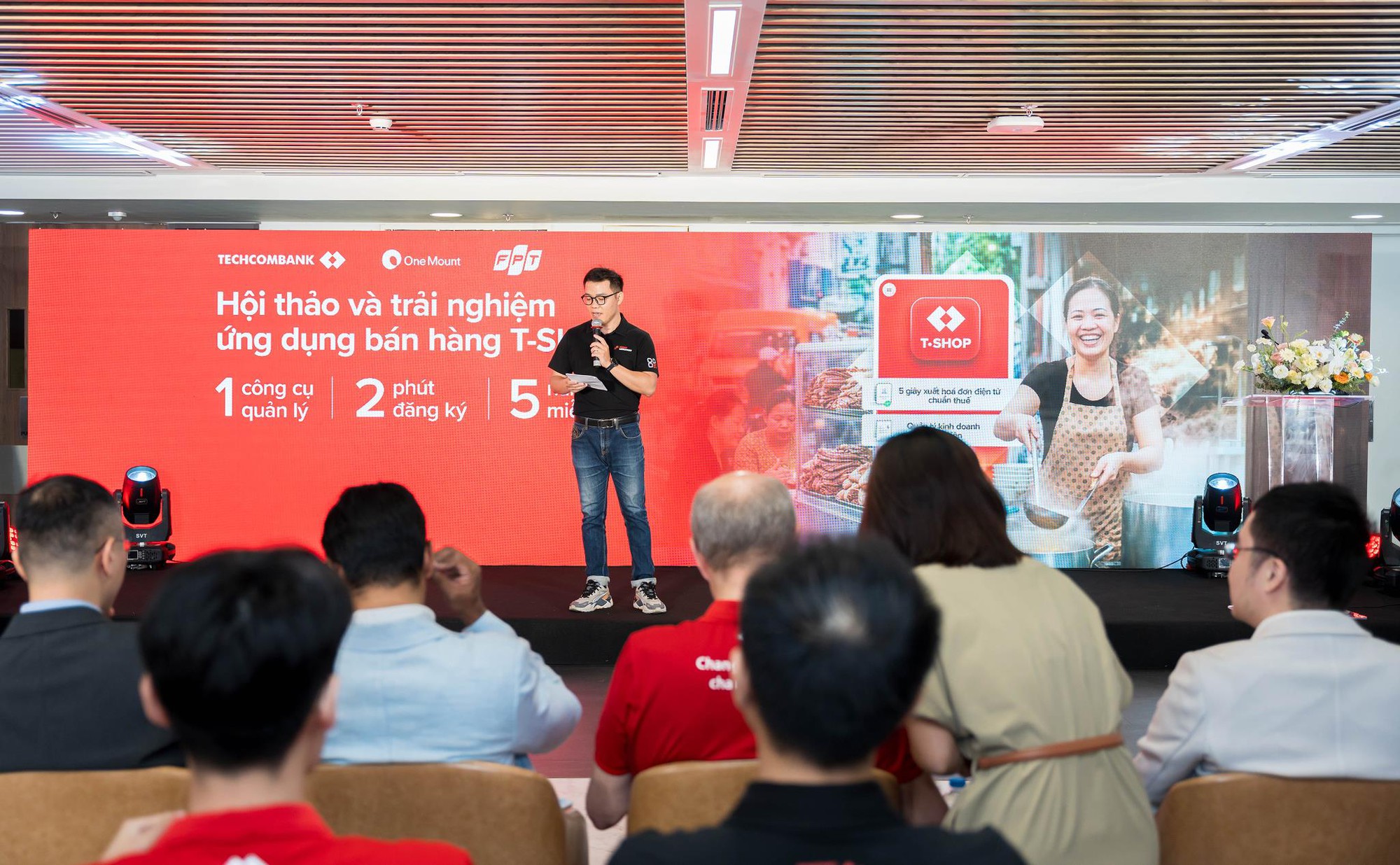Hợp lực công nghệ - tài chính: One Mount cùng Techcombank phát triển T-Shop - Ảnh 1