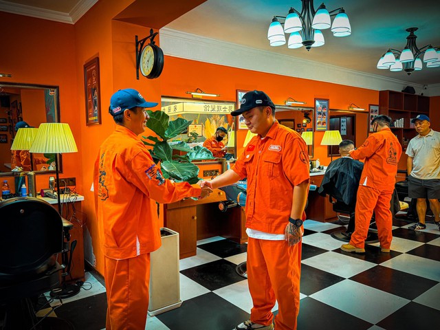 Đông Tây Barbershop và mục tiêu nâng tầm nghề tóc Việt - Ảnh 1