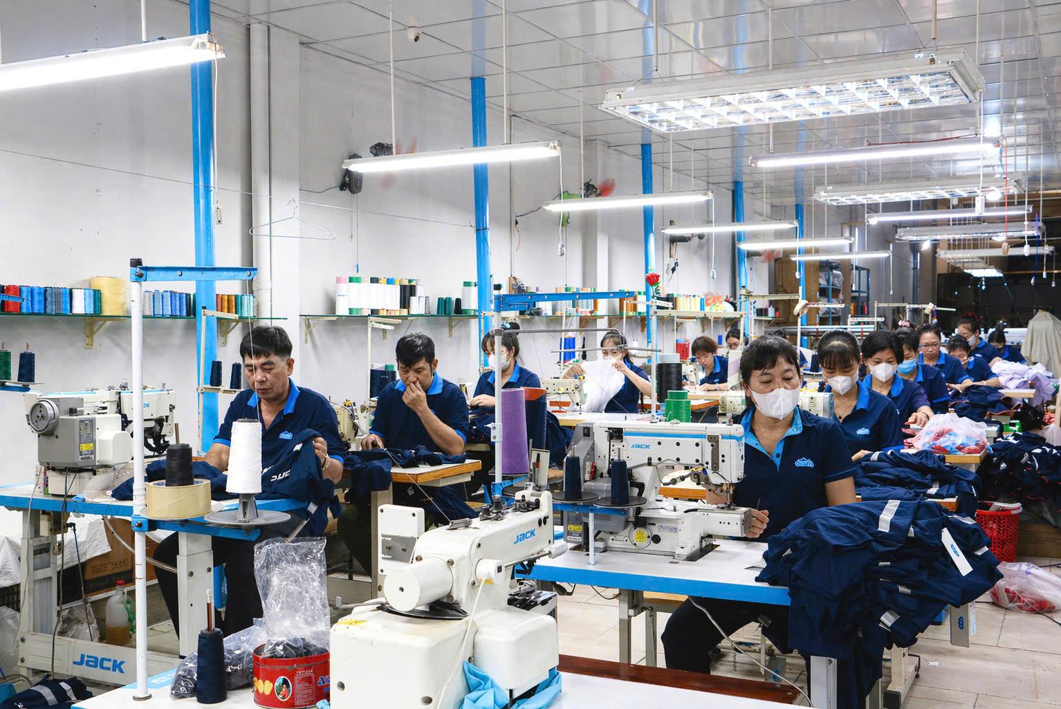 Đồng phục Zumi mở rộng quy mô, nâng cao năng lực sản xuất - Ảnh 1