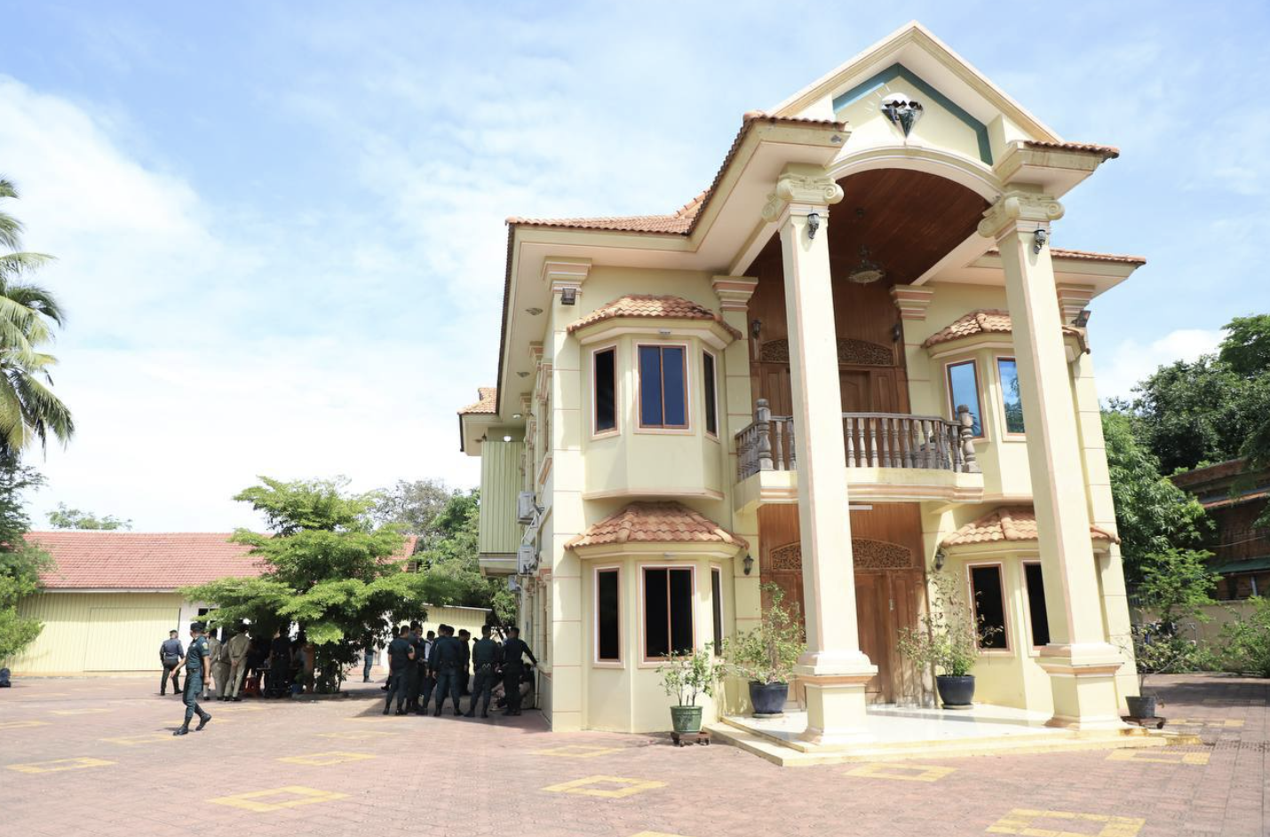 Campuchia bắt tội phạm mạng trong biệt thự của tướng quân đội - Ảnh 2