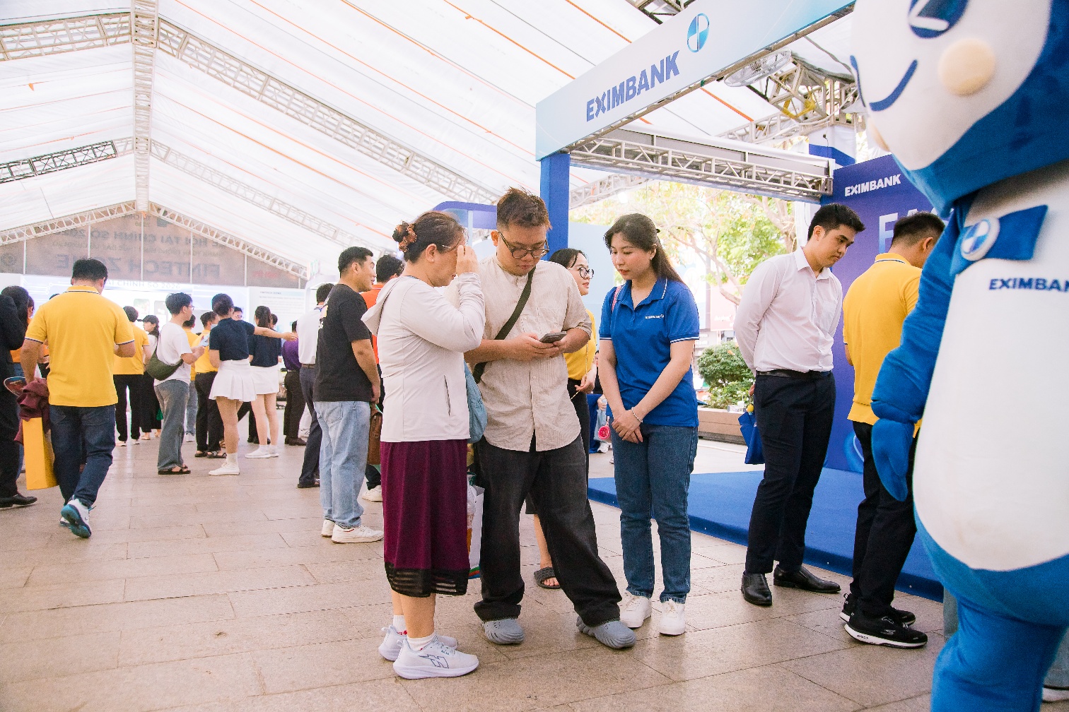 Eximbank đẩy mạnh giải pháp quản lý dòng tiền cho hộ kinh doanh - Ảnh 2