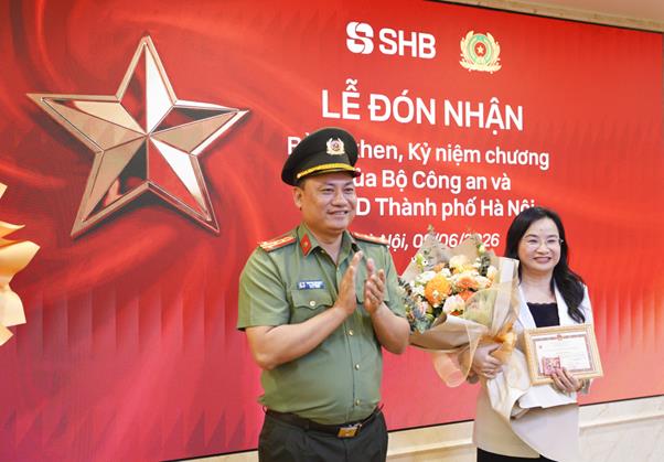 Bộ Công an tặng bằng khen cho SHB - Ảnh 4