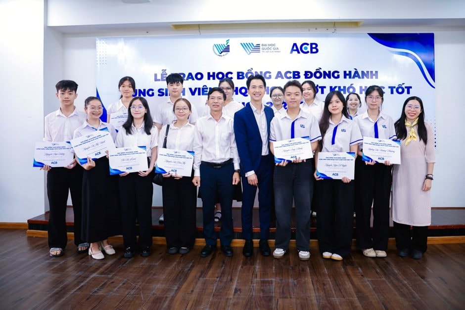 Chủ tịch Trần Hùng Huy: Sáng lập bởi những giảng viên đại học, giáo dục trở thành DNA của ACB - Ảnh 1