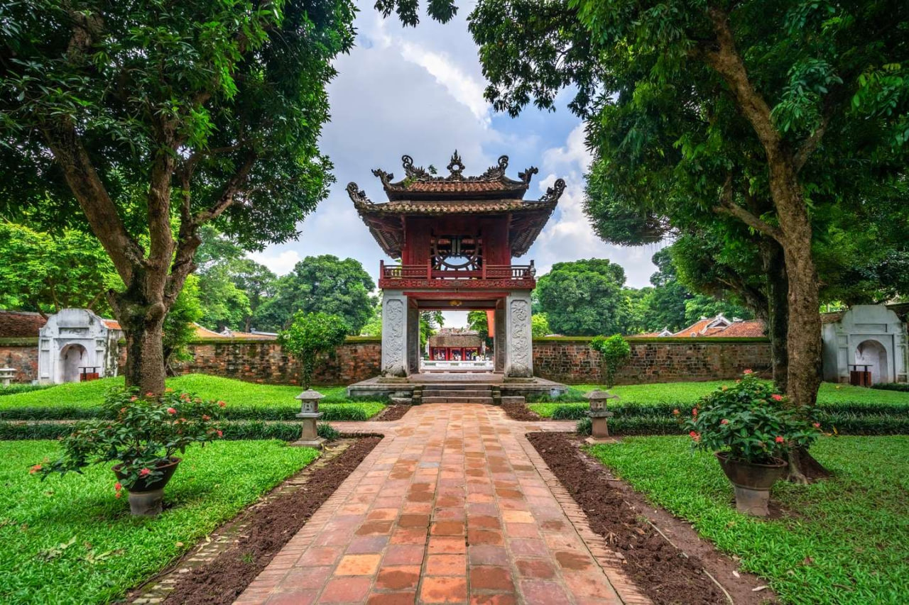 Việt Nam có 1 địa điểm lâu đời hơn cả tháp Eiffel: Đích thân Tổng thống Pháp đến thăm, năm nào cũng có hàng nghìn người kéo đến cầu nguyện - Ảnh 6