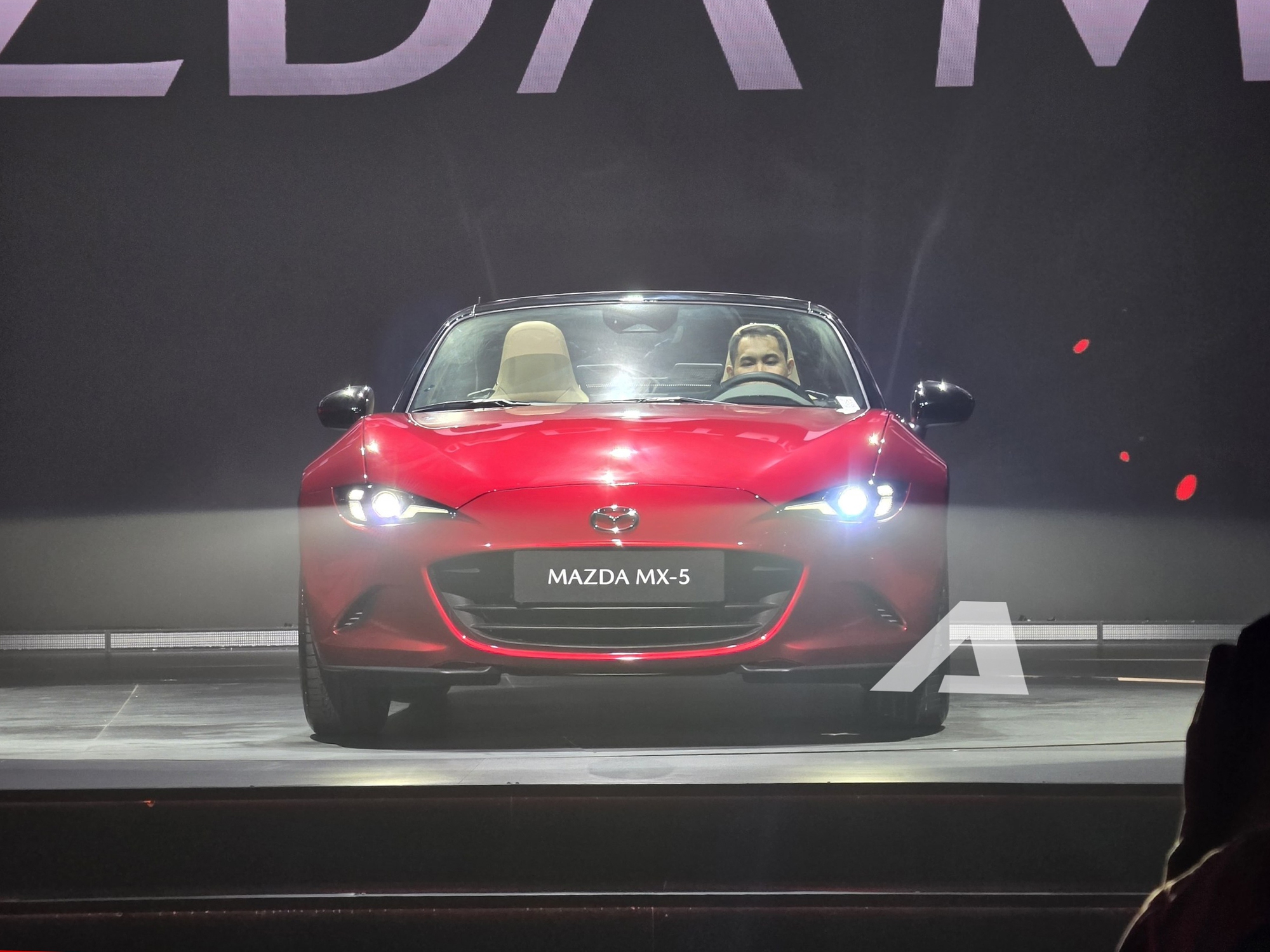 Mazda MX-5 giá 1,339 tỷ đồng, có cả mui mềm và mui cứng cho ‘dân chơi’ Việt - Ảnh 5