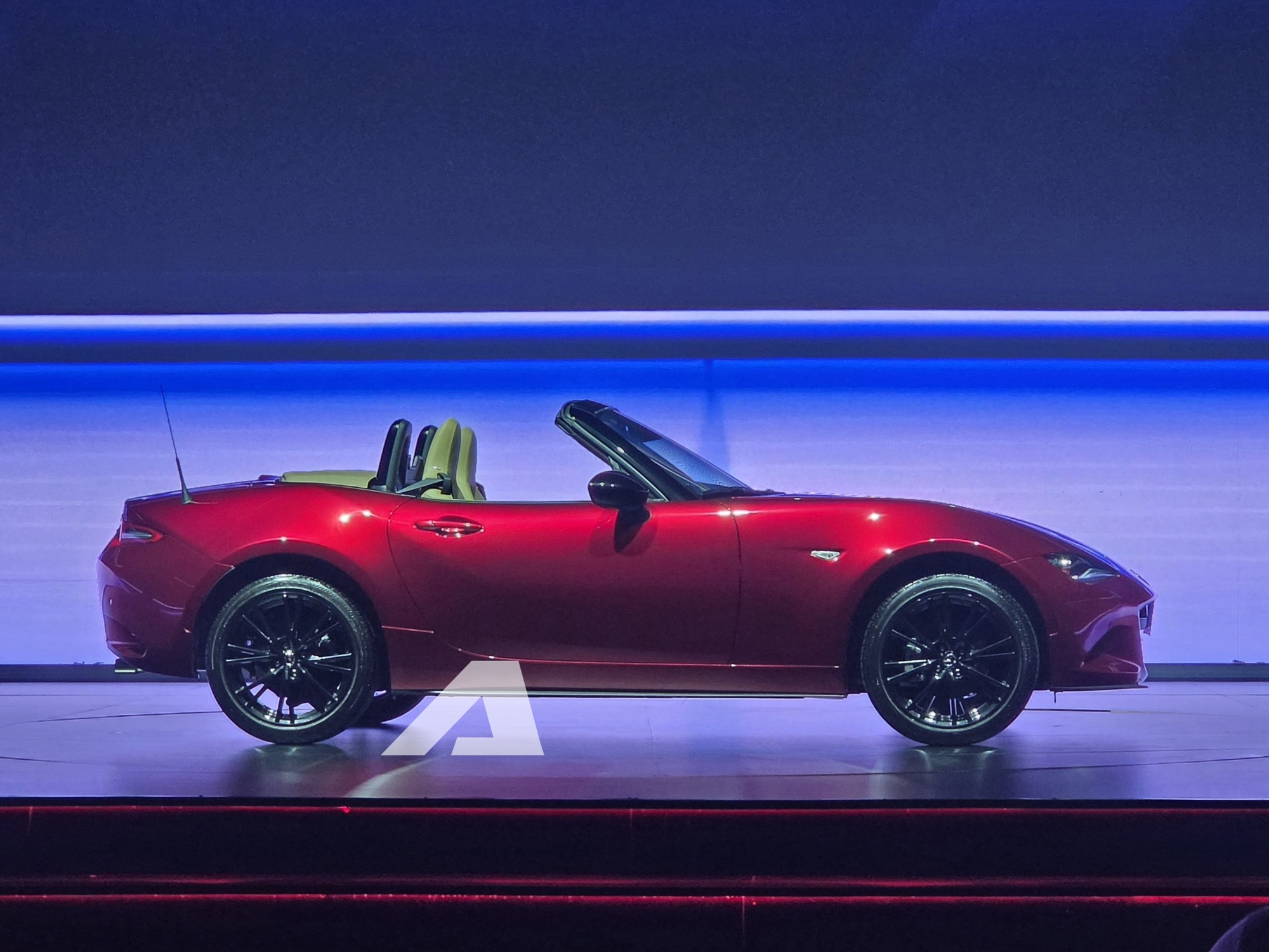 Mazda MX-5 giá 1,339 tỷ đồng, có cả mui mềm và mui cứng cho ‘dân chơi’ Việt - Ảnh 7
