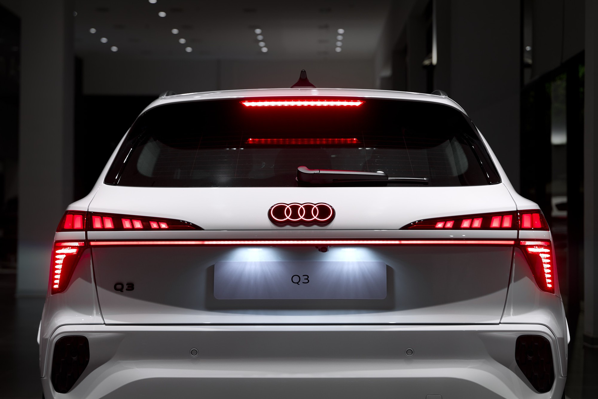 Audi ra mắt 2 mẫu SUV chiến lược Q3, Q5 tại Việt Nam, giá thấp nhất 2,09 tỷ đối đầu Mercedes-Benz và BMW - Ảnh 4