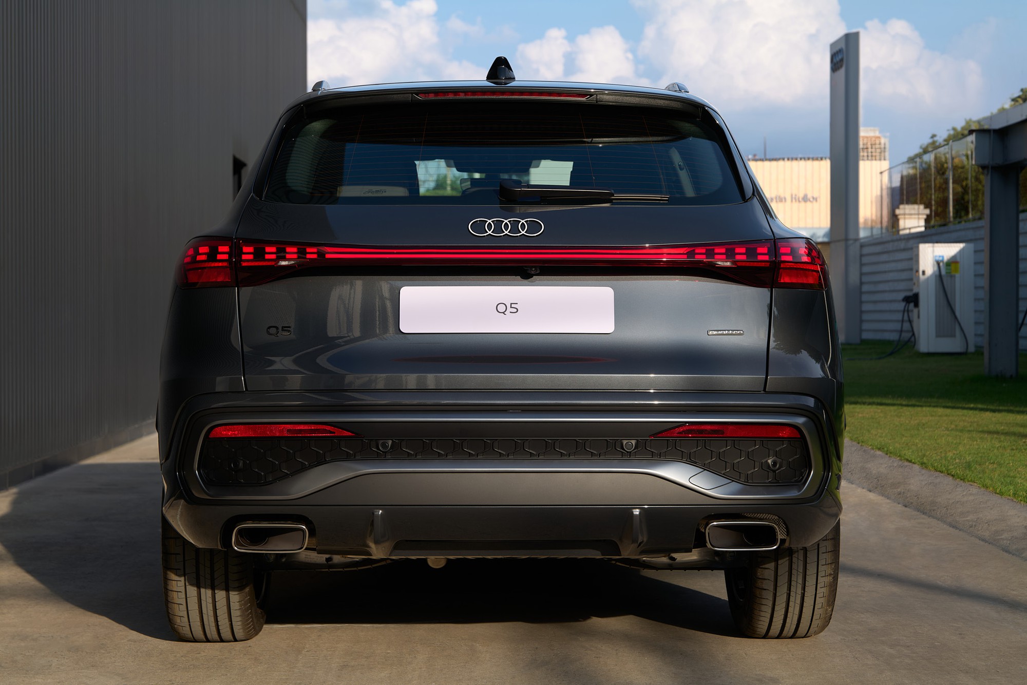 Audi ra mắt 2 mẫu SUV chiến lược Q3, Q5 tại Việt Nam, giá thấp nhất 2,09 tỷ đối đầu Mercedes-Benz và BMW - Ảnh 10