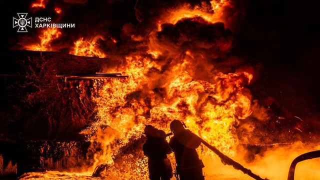 Nổ liên hoàn Ukraine, Nga tuyên bố đánh trúng mục tiêu mật - Nhiều nước NATO ra tuyên bố khẩn, hé lộ kế hoạch 3 vạn quân - Ảnh 1