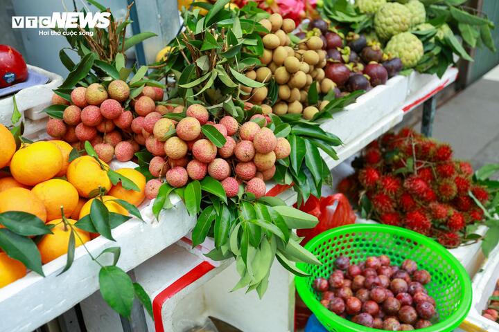 Mâm hoa cúng hút khách, giá bánh gio tăng gấp 3 lần trong ngày Tết Đoan ngọ - Ảnh 14
