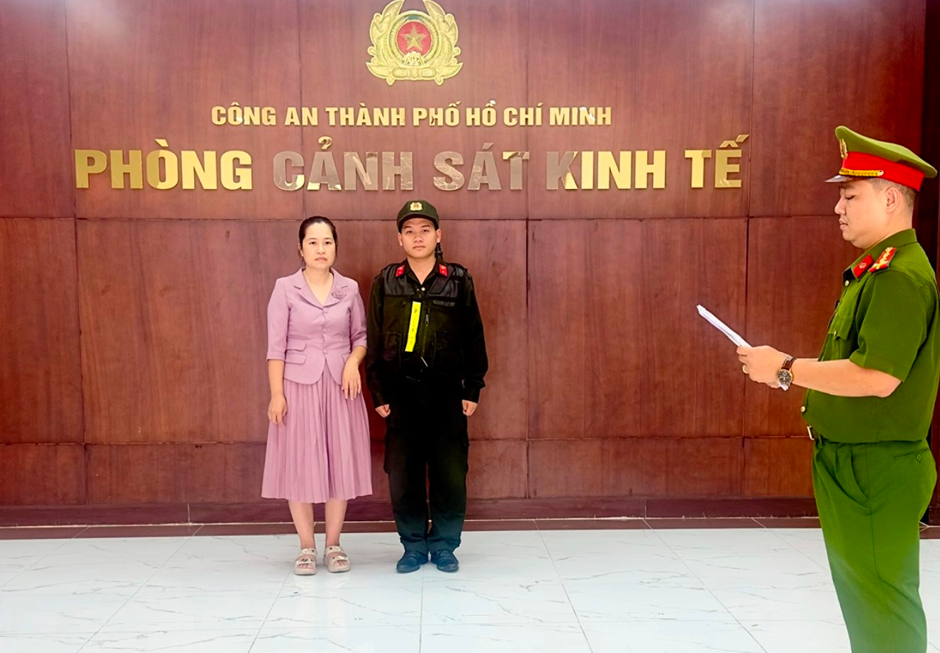 Khởi tố chủ thương hiệu áo dài có tiếng tại TP HCM - Ảnh 1