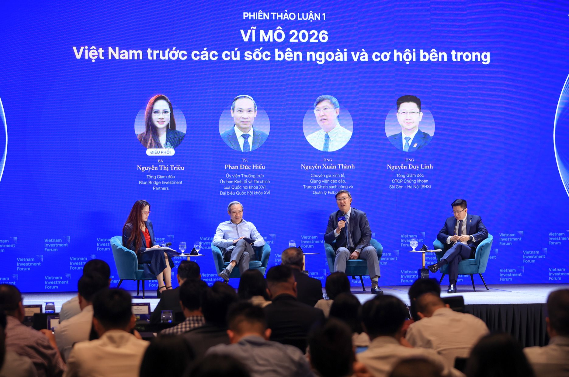 Chuyên gia: Giá vàng giảm khiến người dân bán ra nhiều hơn mua vào, góp phần hỗ trợ tỷ giá - Ảnh 2