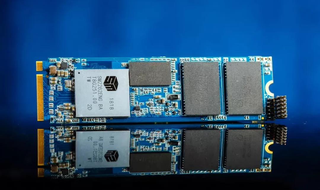 Sếp hãng bán dẫn cảnh báo: Thị trường SSD bán lẻ gần như bị bóp nghẹt, AI hút sạch nguồn cung chip - Ảnh 1