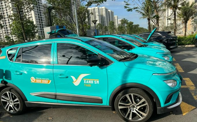 Hãng taxi của ông Phạm Nhật Vượng chính thức xuất hiện ở thị trường gần 1.000 tỷ USD, cạnh tranh trực tiếp với Uber - Ảnh 1