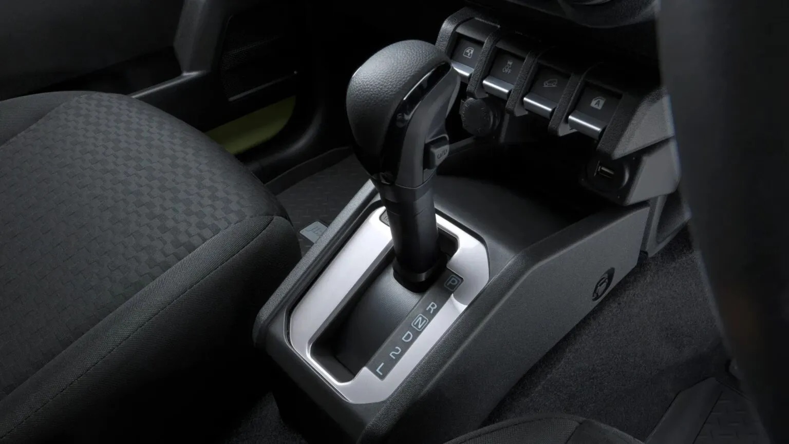 Suzuki Jimny có bản mới xịn và đắt cho dân chơi: Giá quy đổi từ 830 triệu đồng, nhiều phụ kiện dã ngoại, loa Pioneer cao cấp - Ảnh 11