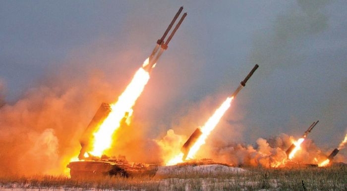 TST: Nga chỉ còn 1 tháng trước giờ G! Kế hoạch 700 tên lửa gây lo ngại - Ông Putin đi nước cờ khiến EU náo động - Ảnh 1