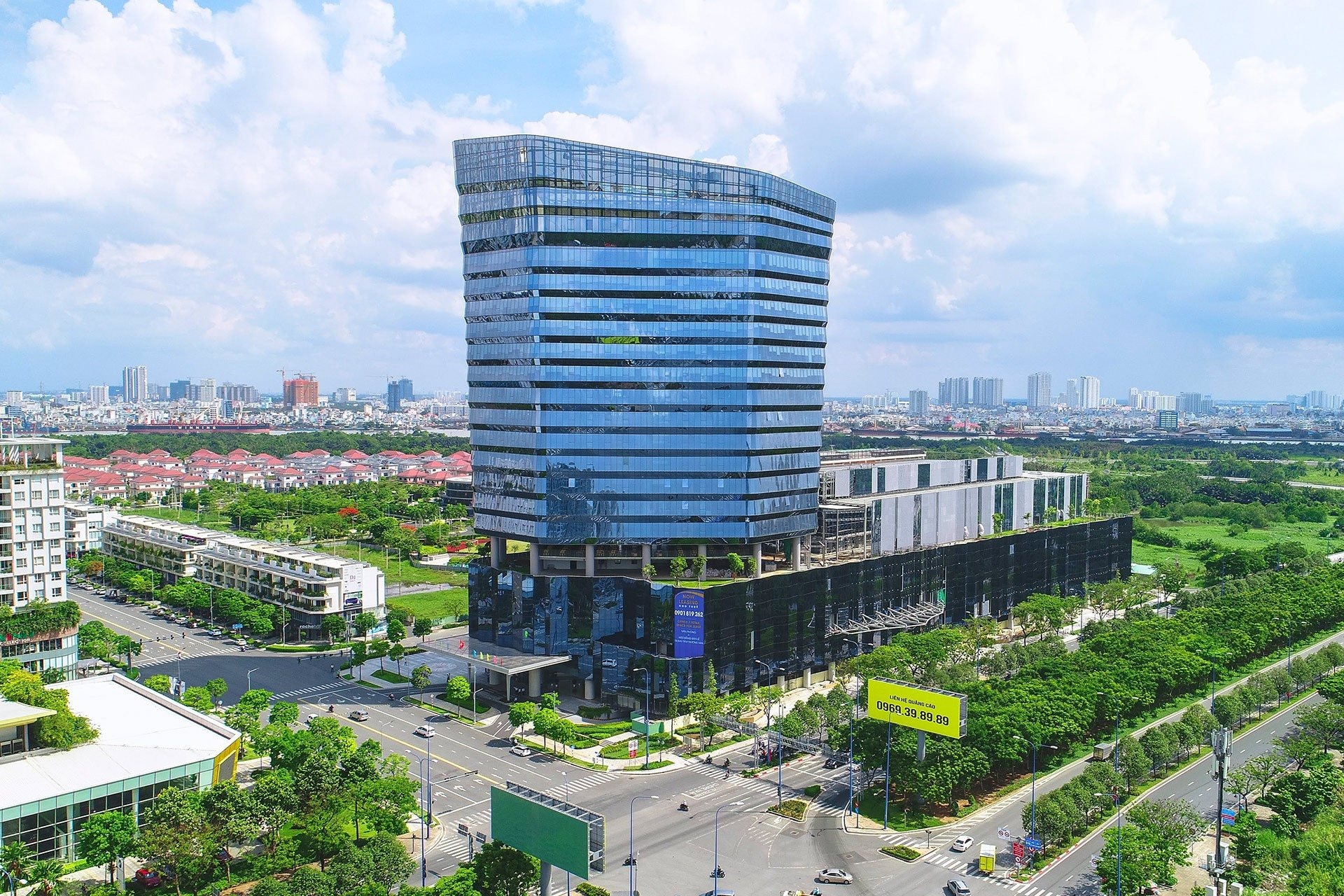 “Ông lớn” đứng sau siêu dự án gần 28 tỷ USD vừa nâng vốn điều lệ vượt 1 tỷ USD, vươn lên top 2 thị trường và chỉ xếp sau doanh nghiệp của tỷ phú Phạm Nhật Vượng - Ảnh 1