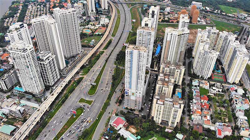 GS.TS Hoàng Văn Cường: Tiền vào bất động sản không phải vấn đề nhưng tồn kho vượt 30% là cảnh báo - Ảnh 2