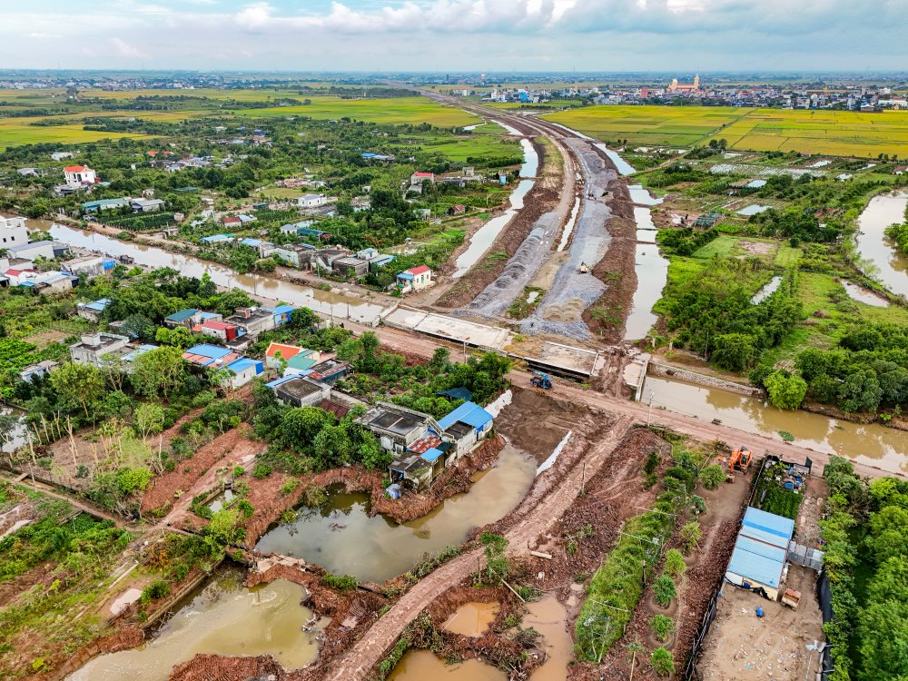 Chuẩn bị thu hồi 620ha đất của hơn 6.000 hộ dân để làm siêu dự án giao thông 200.000 tỷ đồng lớn bậc nhất phía Bắc, kết nối với Thủ đô và loạt tỉnh, thành - Ảnh 1