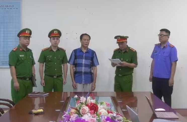 Bắt 3 cựu cán bộ Chi cục Thuế - Ảnh 1