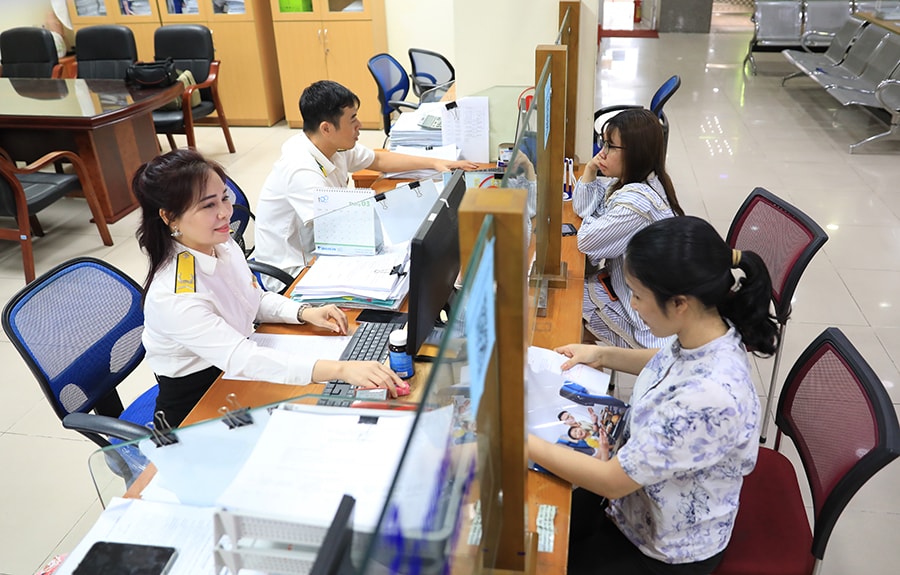 Thu ngân sách tăng hơn 15%, miễn, giảm thuế phí gần 73 nghìn tỷ đồng - Ảnh 1