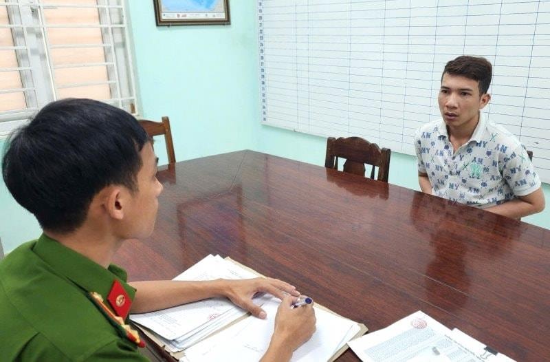 Tài khoản ngân hàng của người phụ nữ liên tiếp bị trừ tiền, chuyển đến STK 061810876: Công an xác định người nhận tiền thường xuyên qua lại Campuchia - Ảnh 1