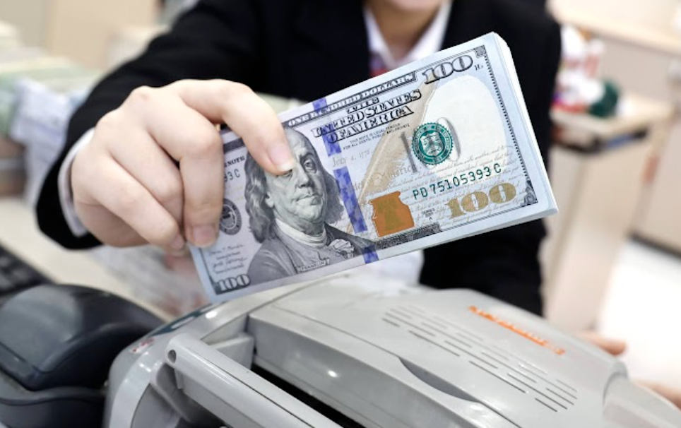 Diễn biến bất ngờ của giá USD trên thị trường tự do - Ảnh 1