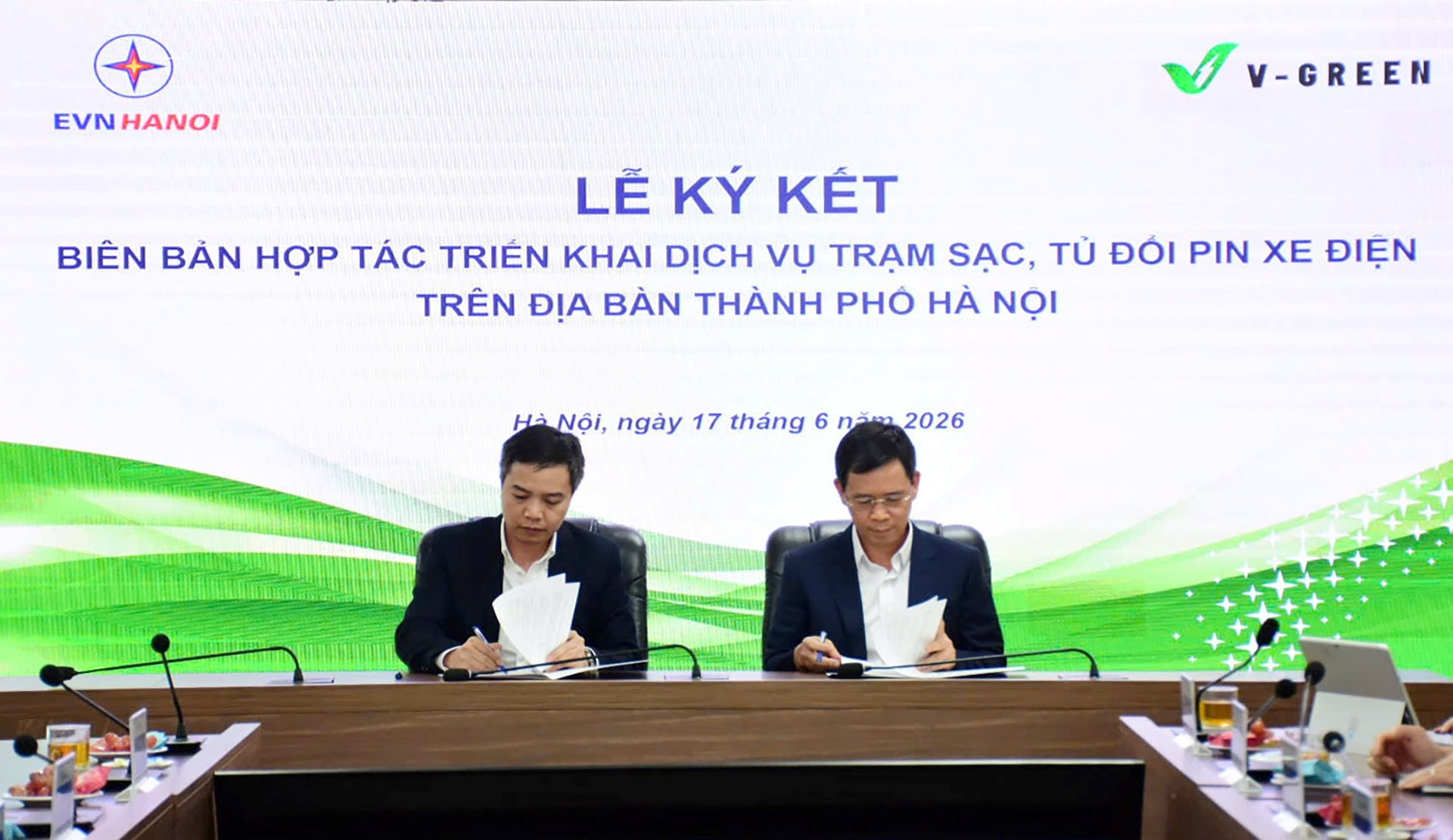 Bắt tay với một DN Nhà nước, Tập đoàn của tỷ phú Phạm Nhật Vượng triển khai 2 thứ phủ khắp Hà Nội - Ảnh 1