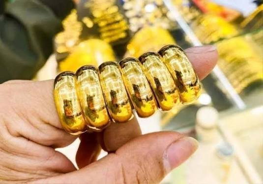 Giá vàng Việt Nam vượt vàng thế giới 19 triệu đồng/lượng, tuần tới có dự báo bất ngờ - Ảnh 1