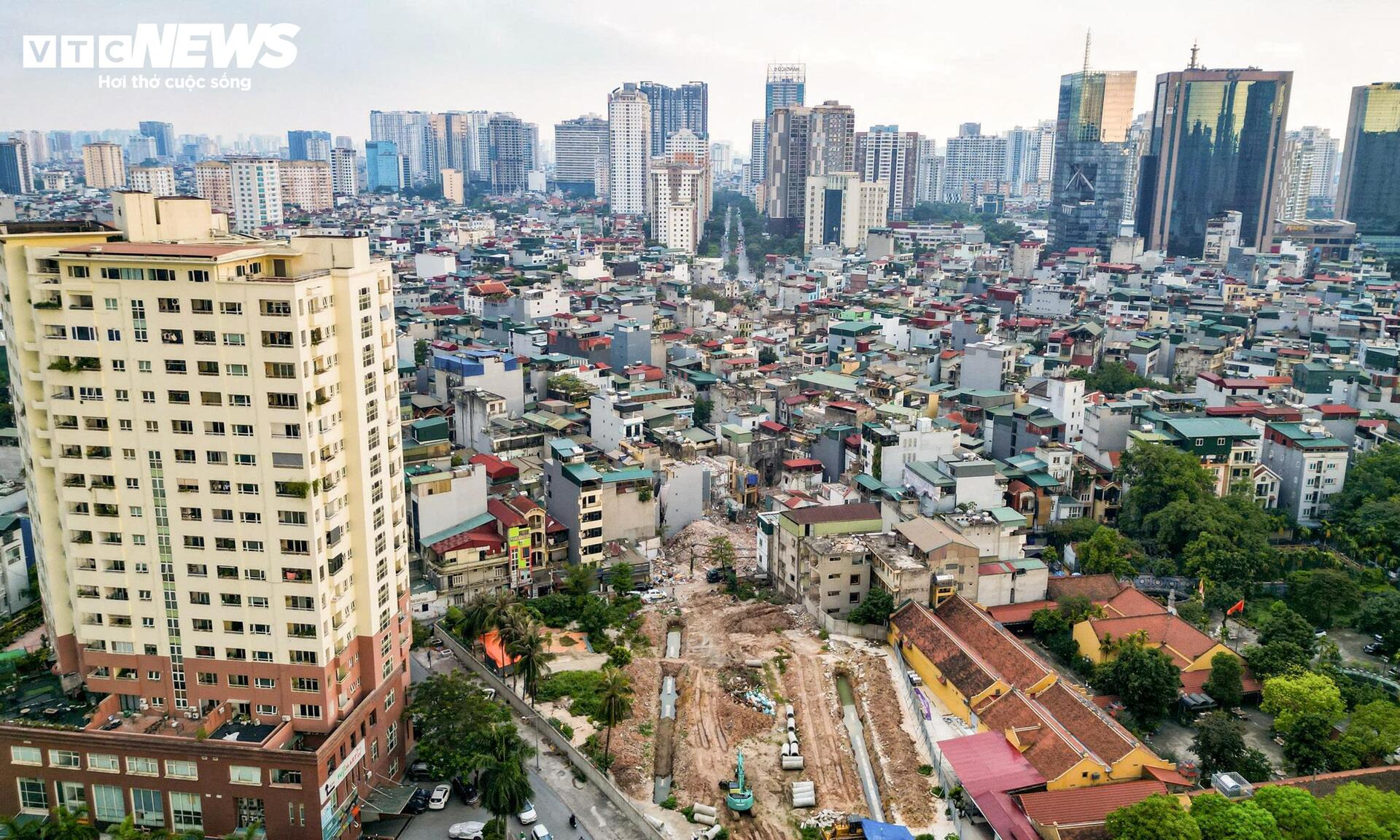 Máy móc làm việc ngày đêm tại điểm nghẽn cuối cùng của Vành đai 2.5 Hà Nội - Ảnh 1