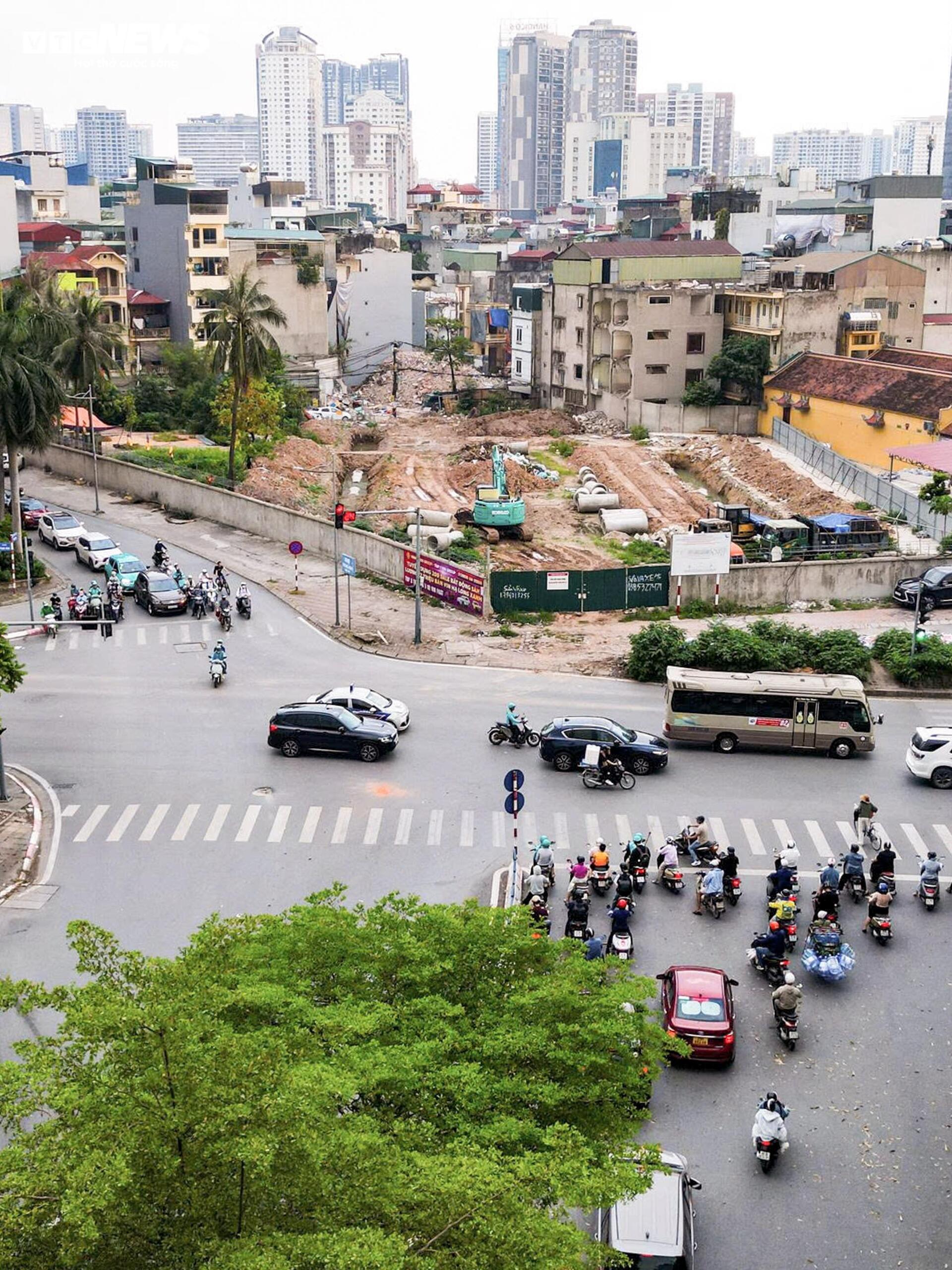 Máy móc làm việc ngày đêm tại điểm nghẽn cuối cùng của Vành đai 2.5 Hà Nội - Ảnh 3