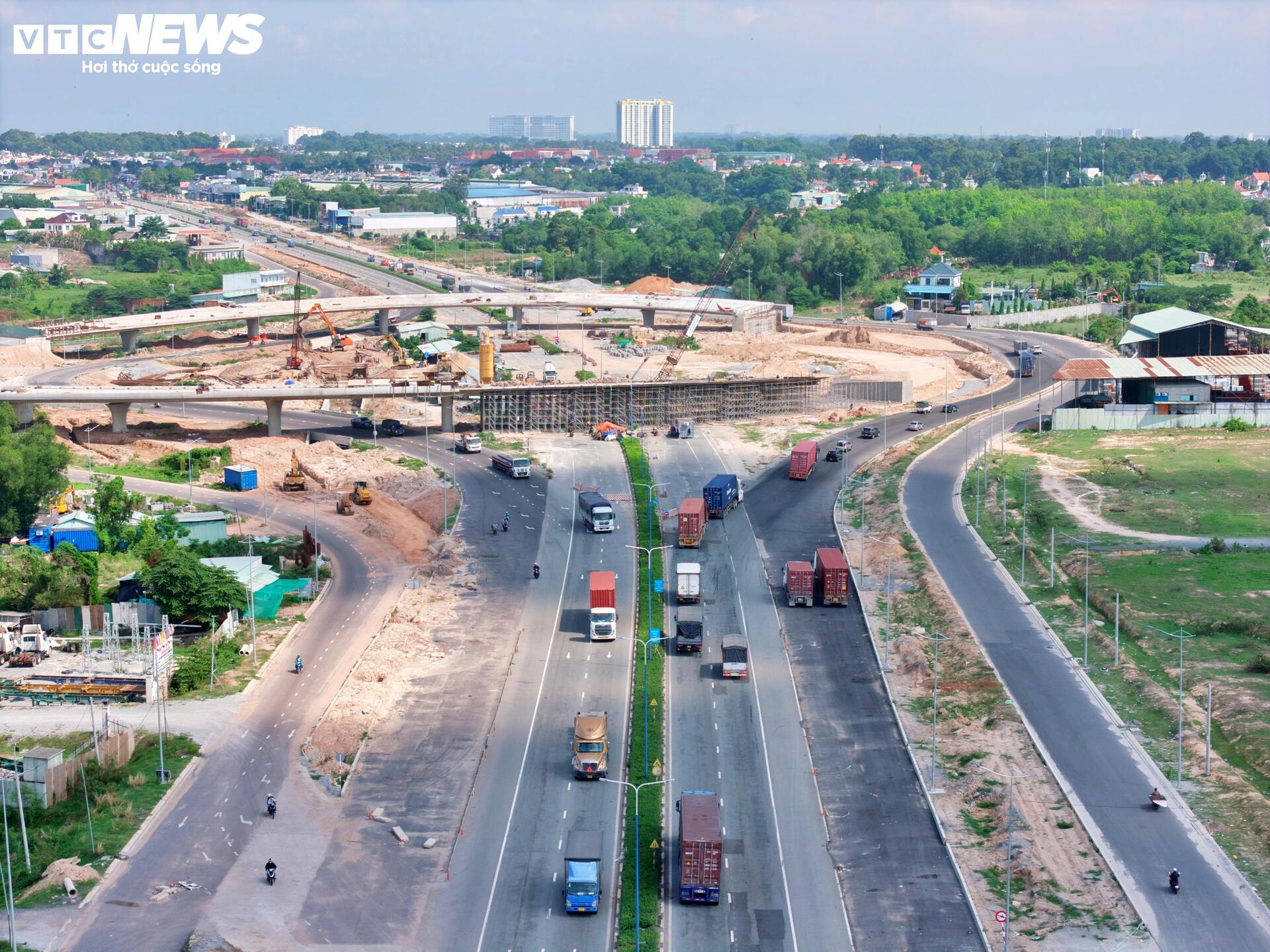 Cận cảnh Vành đai 3 qua khu vực Bình Dương sau gần 3 năm triển khai - Ảnh 12