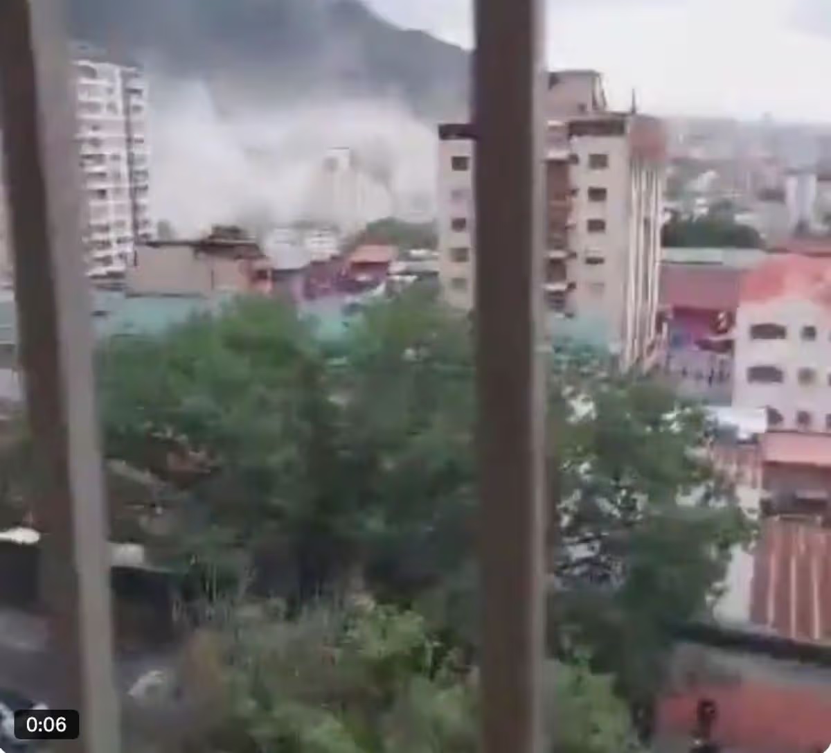 Động đất kép ở Venezuela: Nhiều tòa nhà sập, cảnh báo sóng thần, nguy cơ thương vong lớn - Ảnh 1