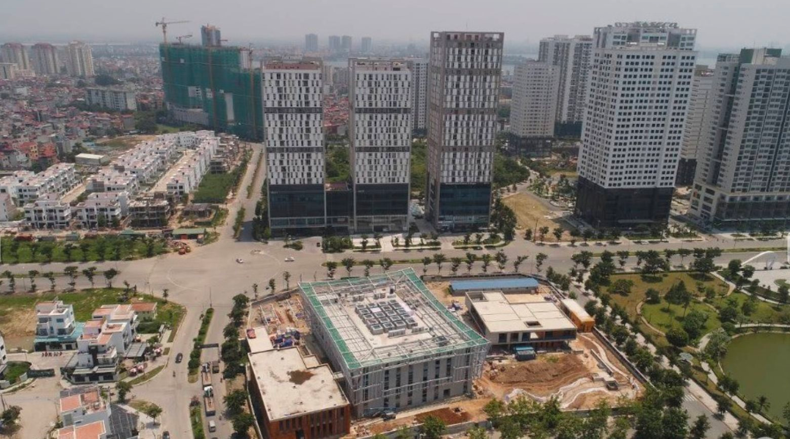 Phía Tây chiếm 76% nguồn cung tương lai: Tòa nhà văn phòng cũ tại Hà Nội buộc phải “thay áo” - Ảnh 1