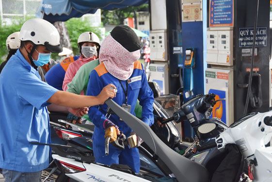 Đề xuất tiếp tục giảm thuế xăng dầu đến hết tháng 9 - Ảnh 1