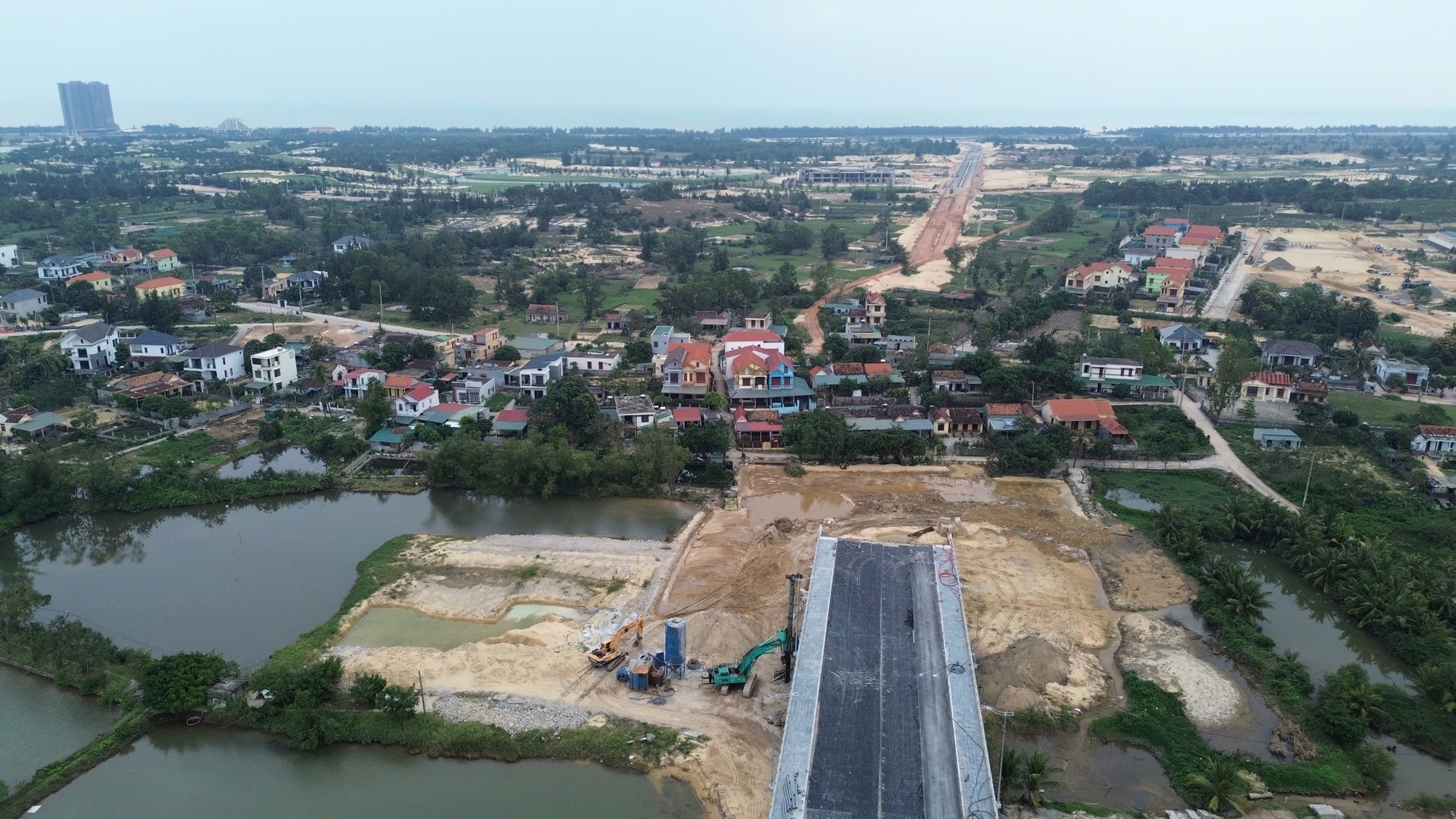 Dự án cầu Nhật Lệ 3: 12 hộ dân chưa đồng thuận bồi thường, dự kiến cưỡng chế trước ngày 2-7 - Ảnh 2