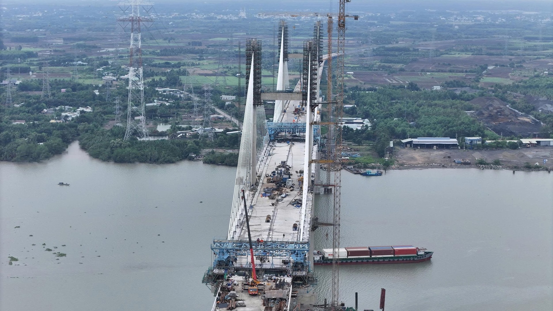 Cầu dây văng cao nhất Việt Nam đếm ngược ngày nối liền cao tốc Bến Lức - Long Thành - Ảnh 1