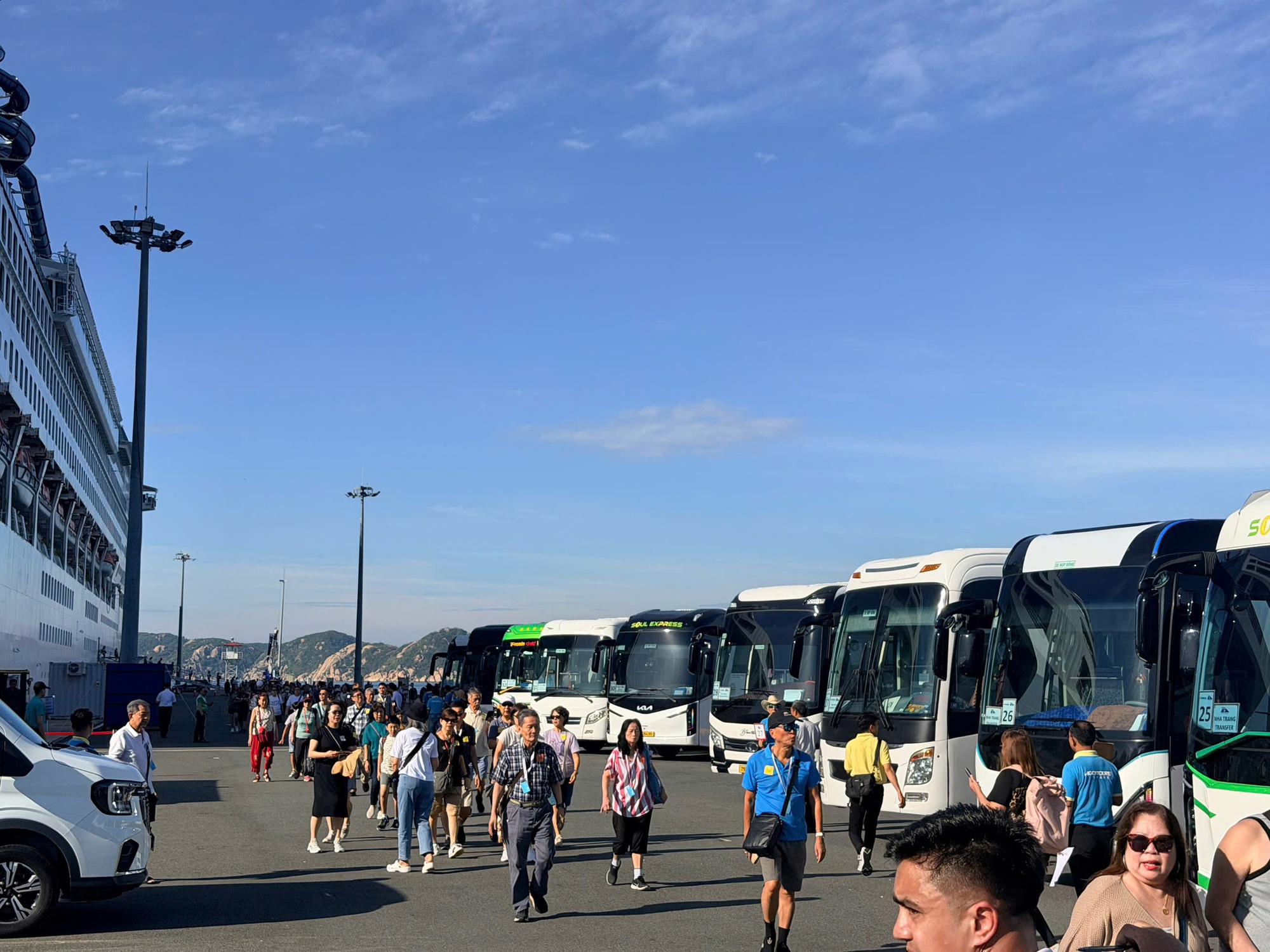 Khánh Hòa đón hơn 1.300 du khách quốc tế từ tàu biển Star Voyager - Ảnh 4