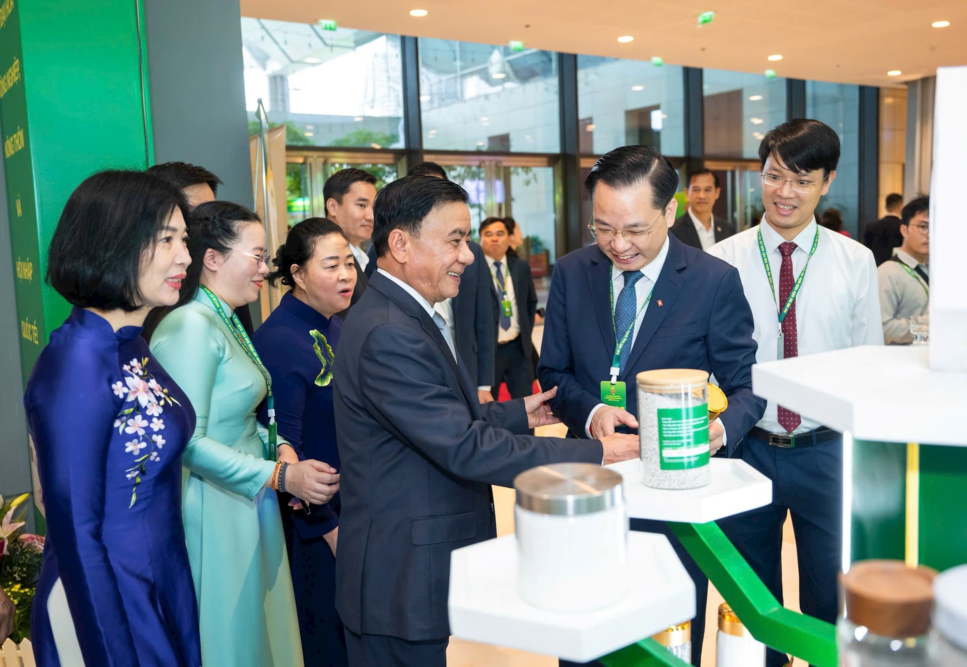 Mang giải pháp xanh đến đồng ruộng: Dấu ấn Vinachem tại Đại hội Đại biểu toàn quốc Hội Nông dân Việt Nam lần thứ IX - Ảnh 1