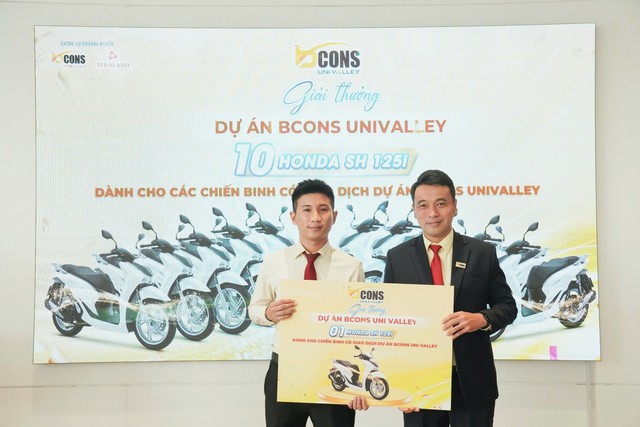 Bcons PS trao thưởng nhân viên kinh doanh 10 xe Honda SH - Ảnh 1