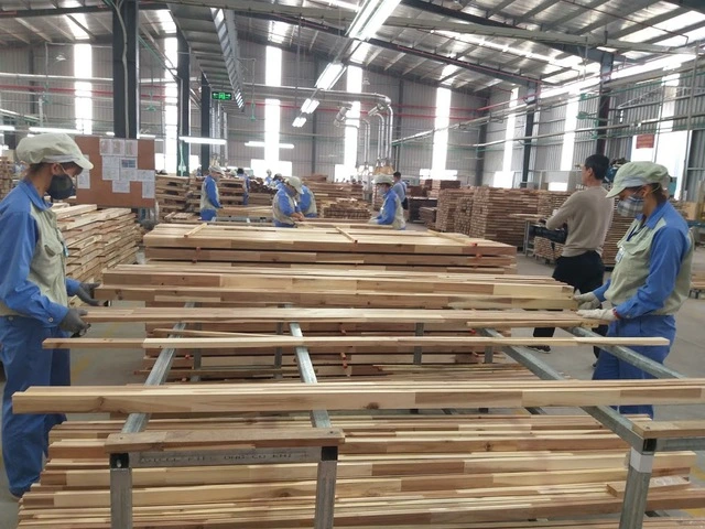 Sau nhập siêu gần 14 tỉ USD, xuất siêu có trở lại? - Ảnh 2