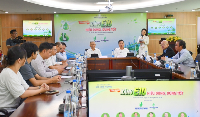 Gần 95% xăng tiêu thụ trên thị trường là xăng E10 - Ảnh 1