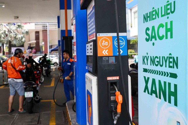 Giảm thuế nào để giảm giá xăng E10? - Ảnh 1