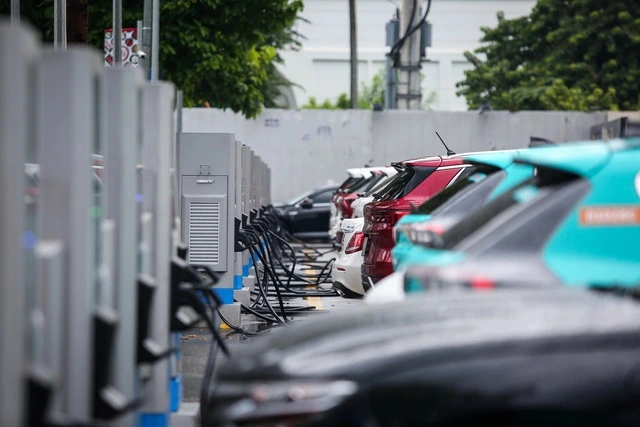 'Nóng' cuộc đua trạm sạc xe điện toàn cầu - Ảnh 3