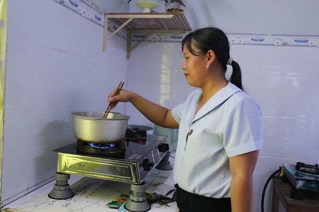 Cao su Tân Biên: Giữ vững sản xuất, chắc vùng biên, ấm tình đồng chí - Ảnh 3