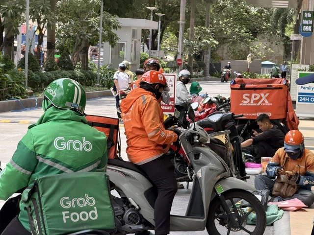 Ai đang trả phí sàn? - Ảnh 3